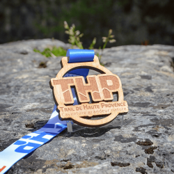 Médaille en bois fabriquée en France